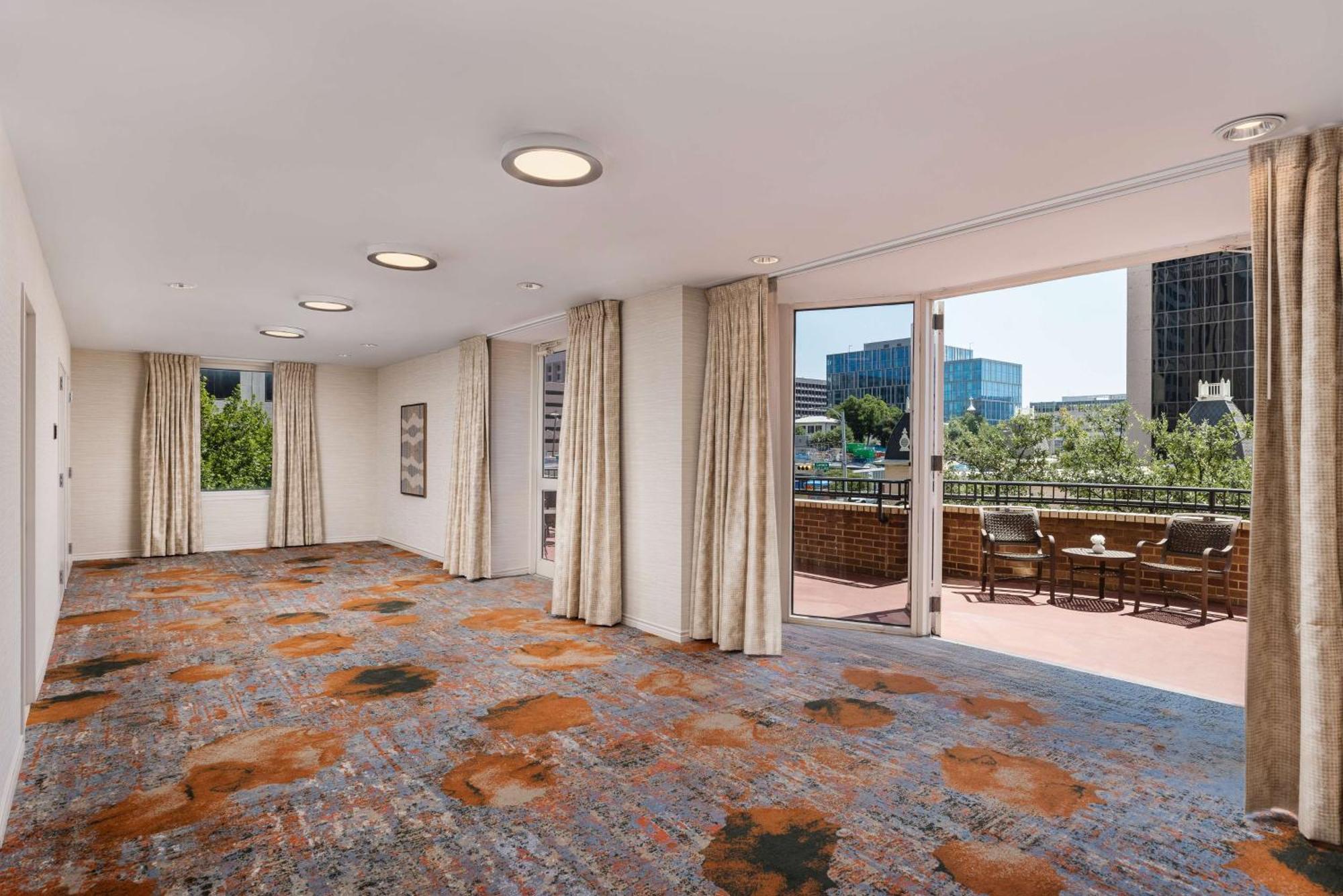Doubletree Suites By Hilton Austin Downtown Capitol Buitenkant foto