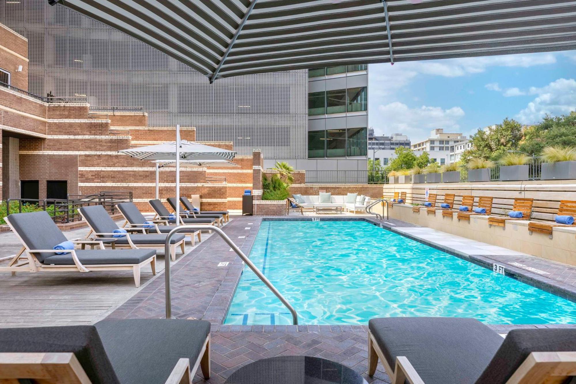 Doubletree Suites By Hilton Austin Downtown Capitol Buitenkant foto