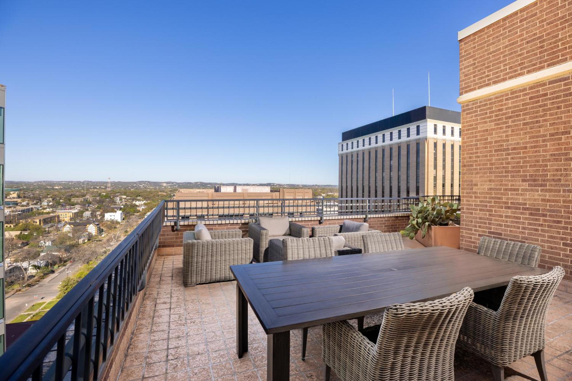 Doubletree Suites By Hilton Austin Downtown Capitol Buitenkant foto